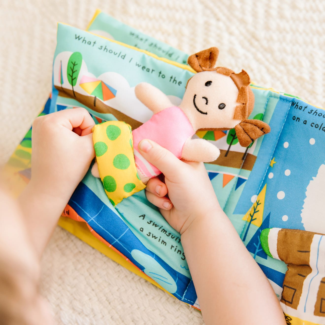 Melissa & Doug K??s Kids Soft Activity Book - What Should I Wear? - Image 5