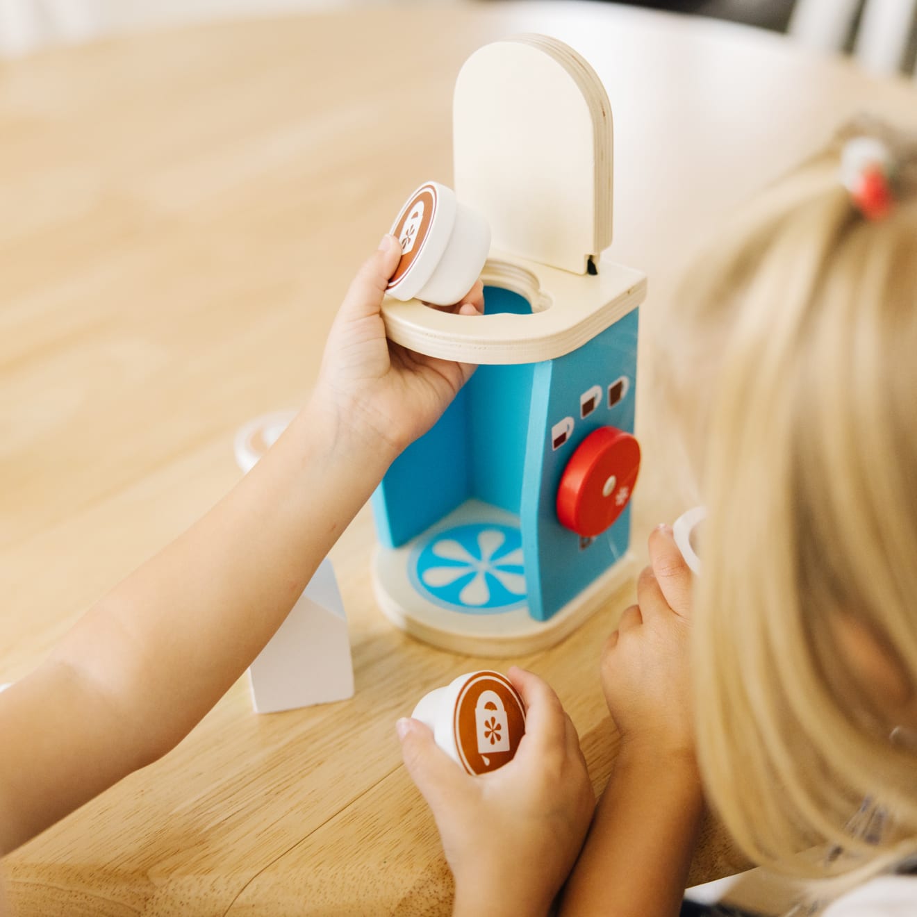 Melissa & Doug Wooden Brew & Serve Coffee Set - Image 7
