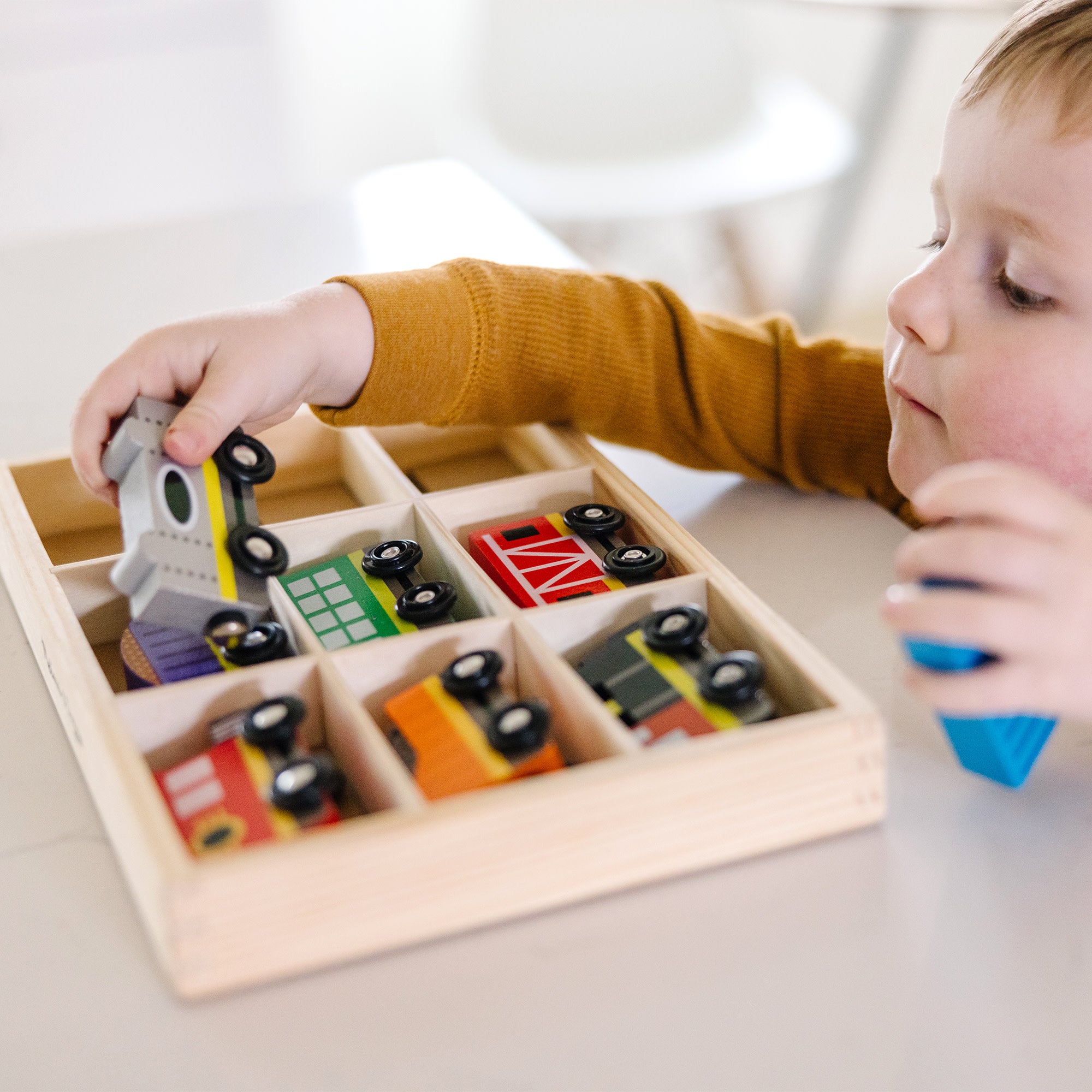 Melissa & Doug Magnetic Wooden Train Cars - Image 9