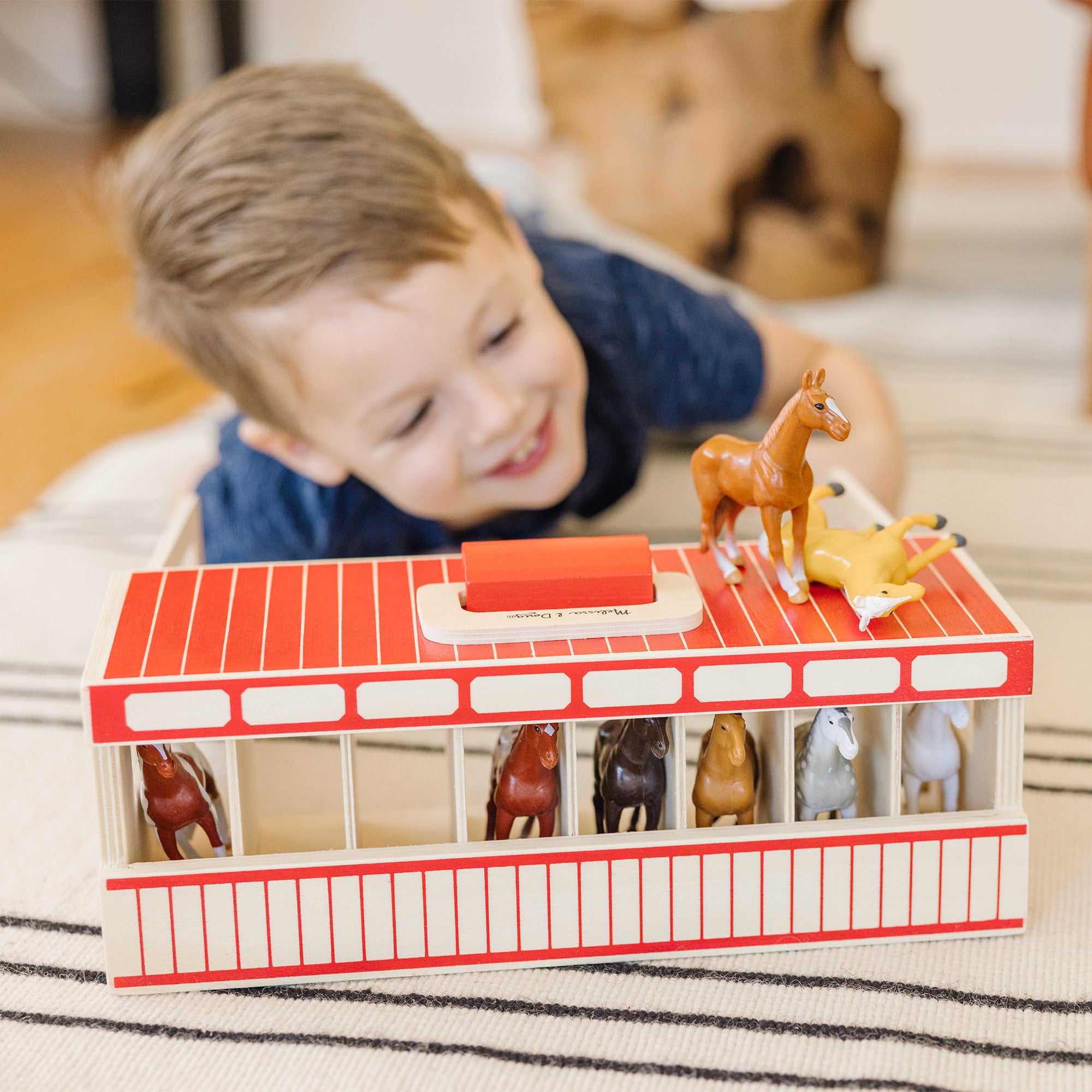 Melissa & Doug Take-Along Show-Horse Stable - Image 2