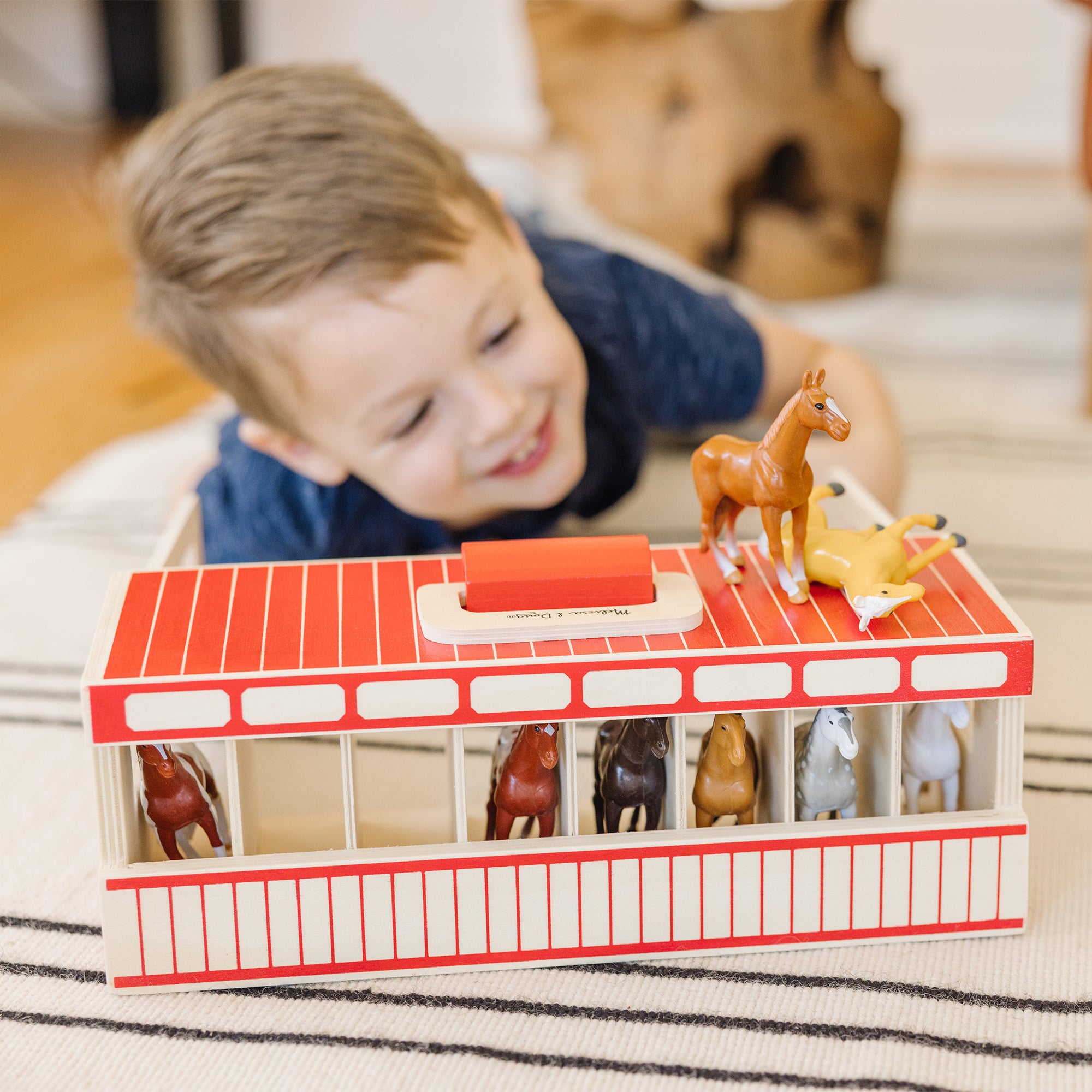 Melissa & Doug Take-Along Show-Horse Stable - Image 10