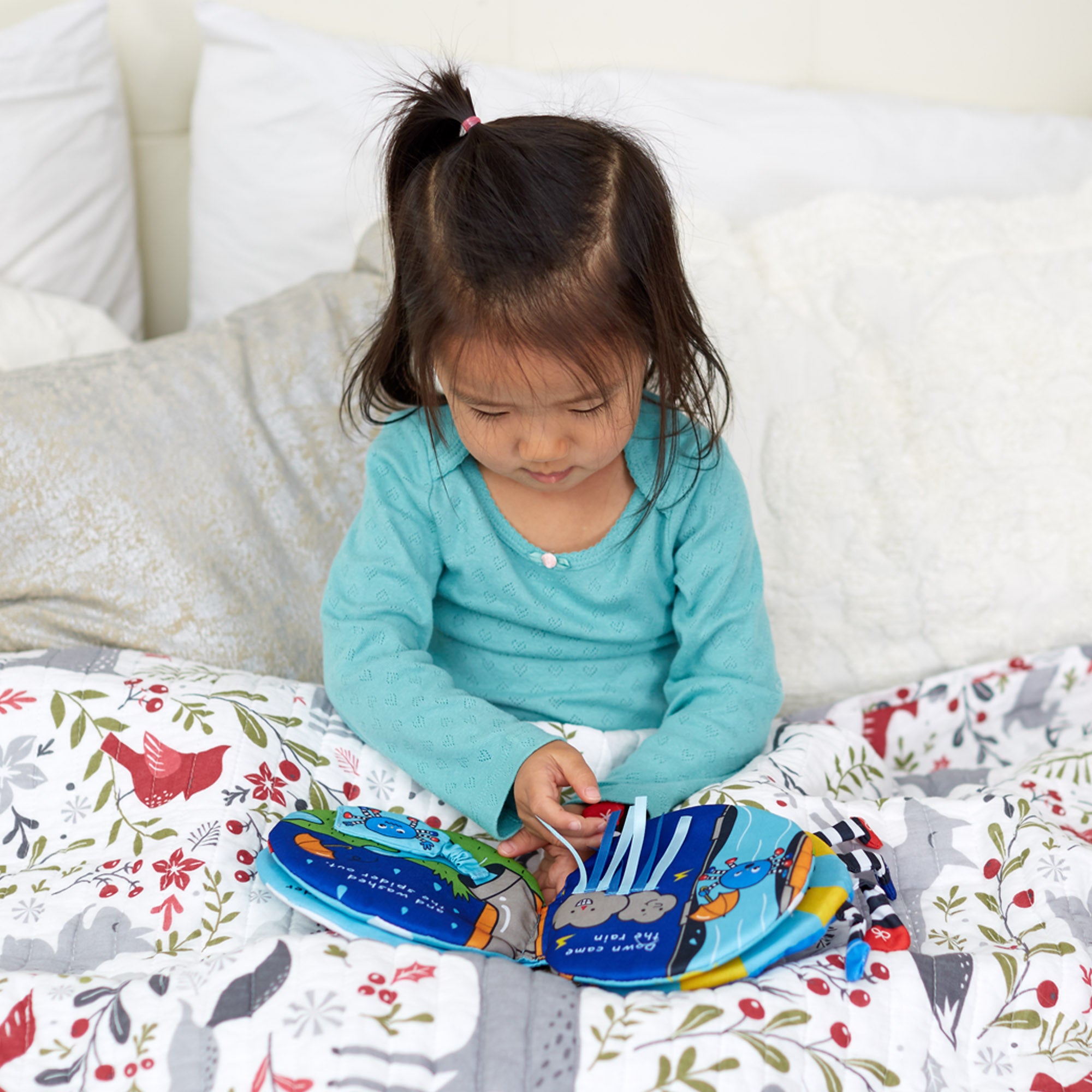 Melissa & Doug K's Kids Itsy-Bitsy Spider Soft Activity Book - Image 5