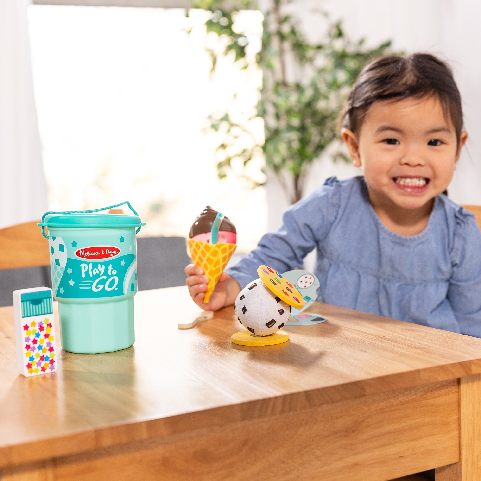 Melissa & Doug Play to Go Ice Cream Play Set - Image 3