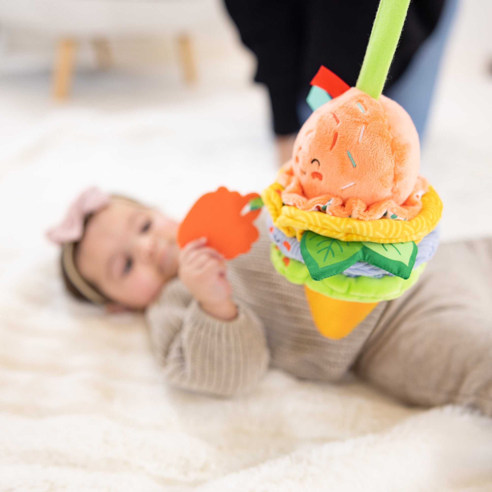 Melissa & Doug Ice Cream Take-Along Toy - Image 2