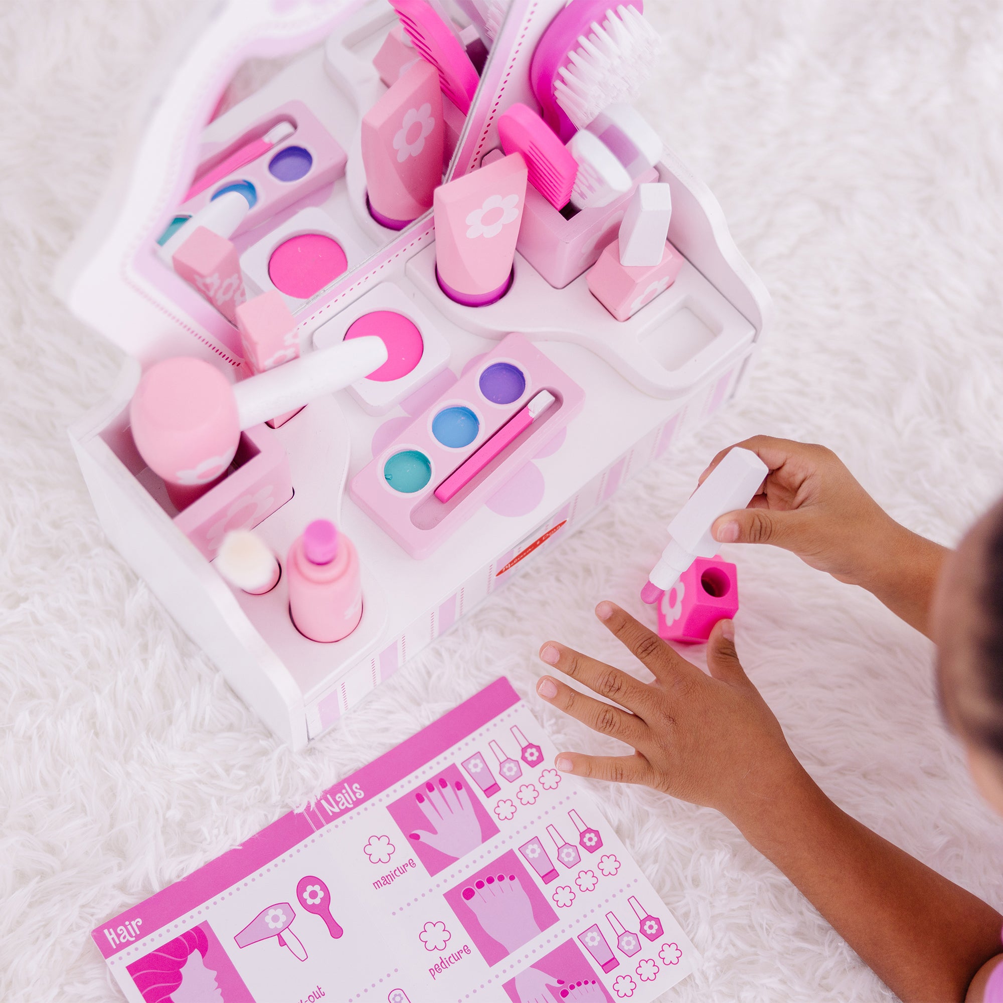 Melissa & Doug Wooden Beauty Salon Play Set - Image 9