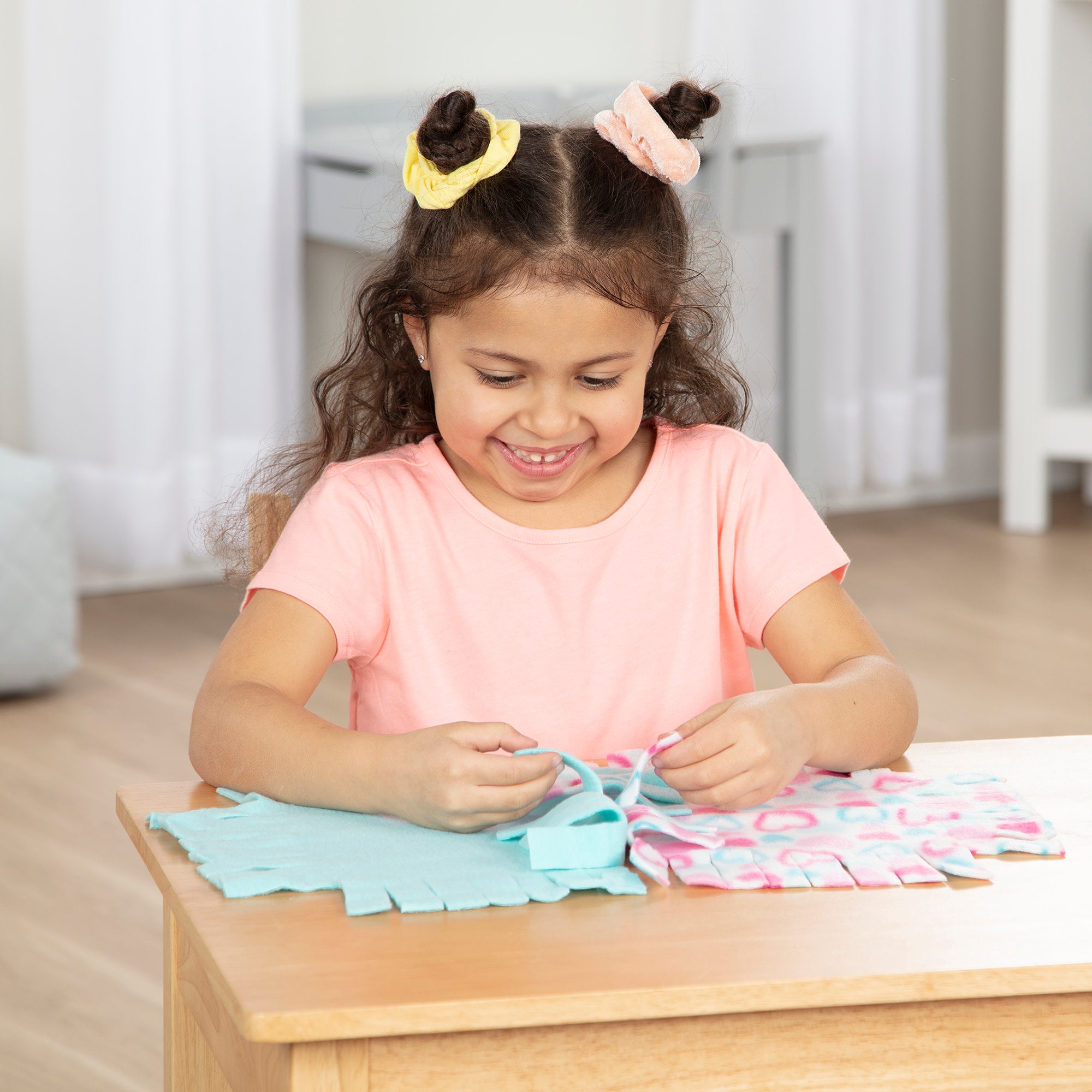 Melissa & Doug Created by Me!? Heart Fleece Blanket No-Sew Craft Kit - Image 5