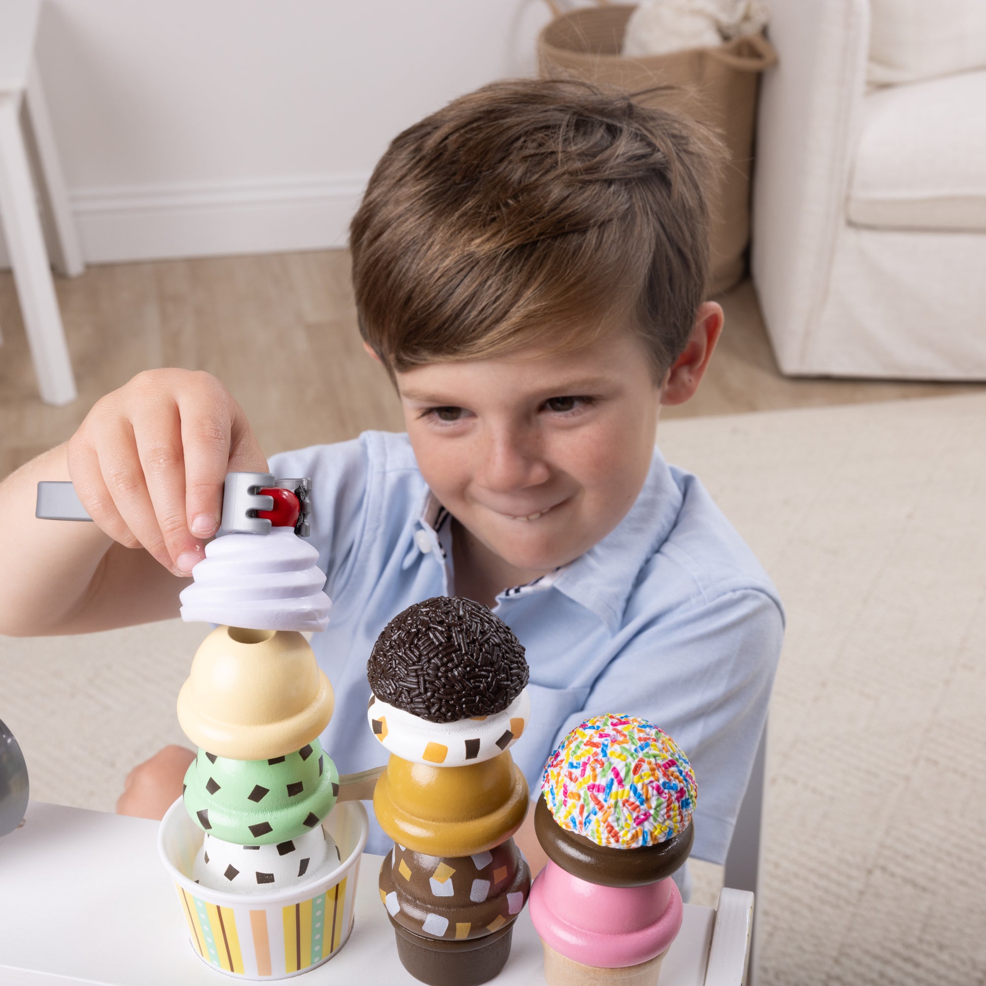 Melissa & Doug Scoop & Serve Ice Cream Counter - Image 6