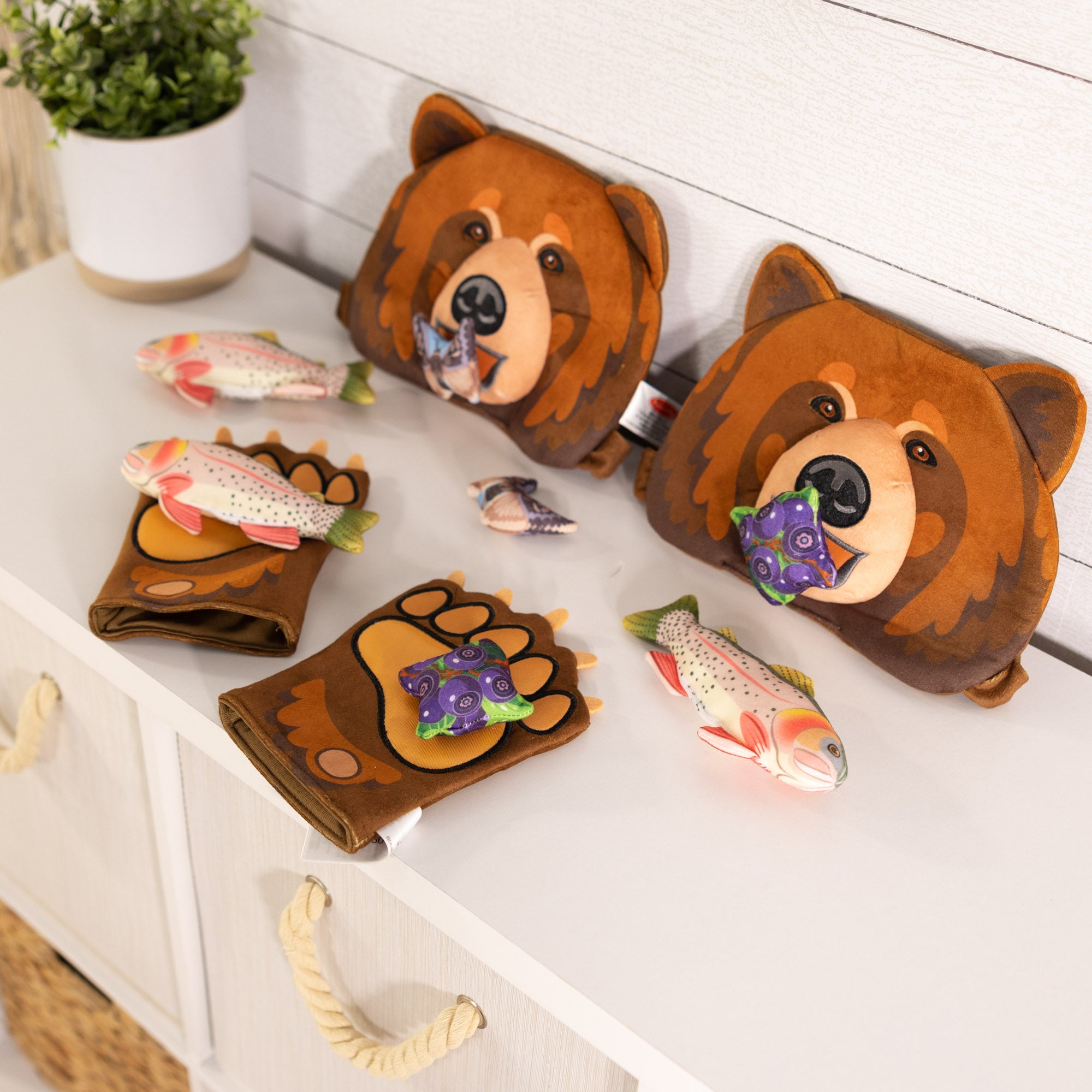 Melissa & Doug Yellowstone National Park Grizzly Bear Games - Image 9