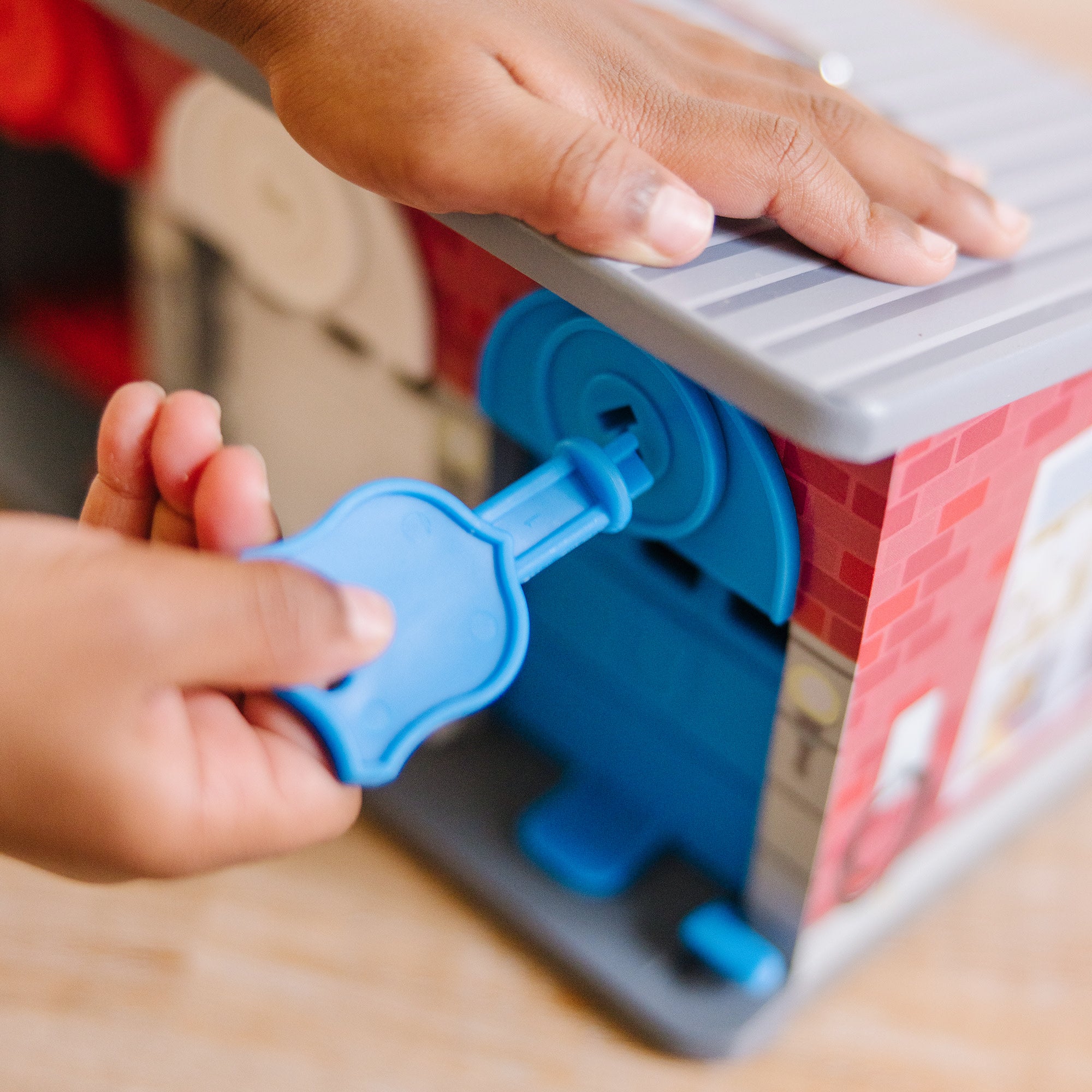 Melissa & Doug Keys & Cars Rescue Garage - Image 6