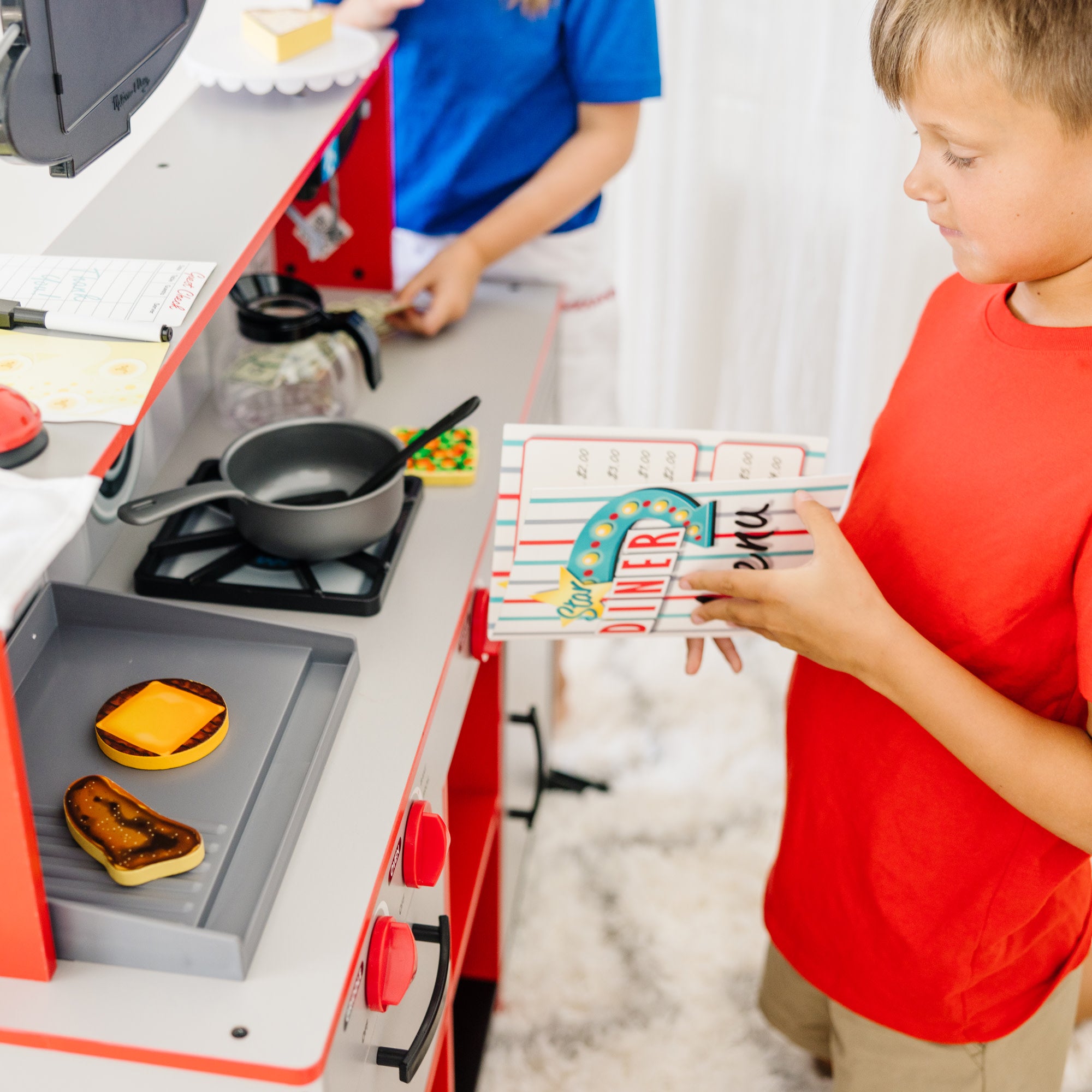 Melissa & Doug Wooden Star Diner Restaurant - Image 6