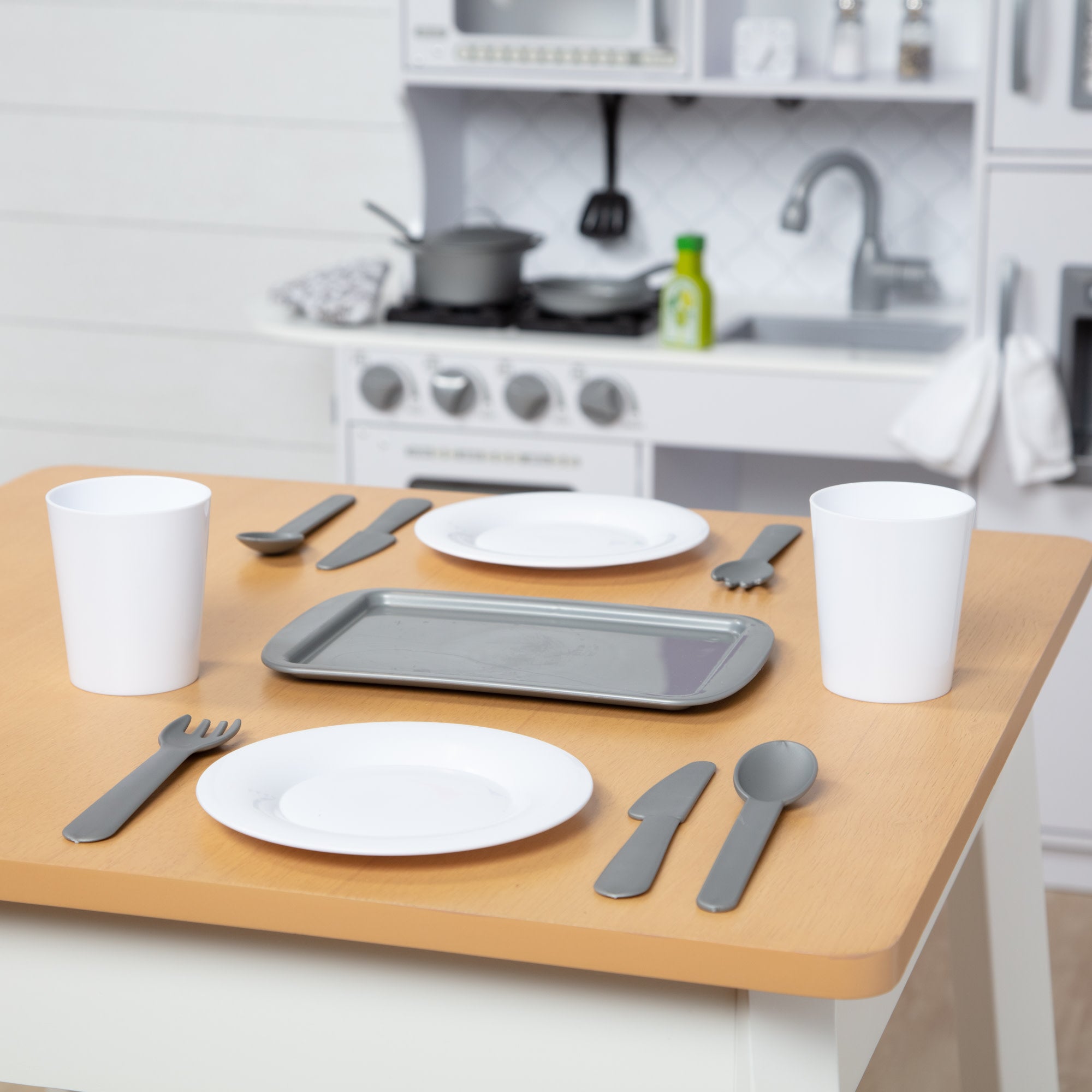 Melissa & Doug Kitchen Accessory Play Set - Image 9