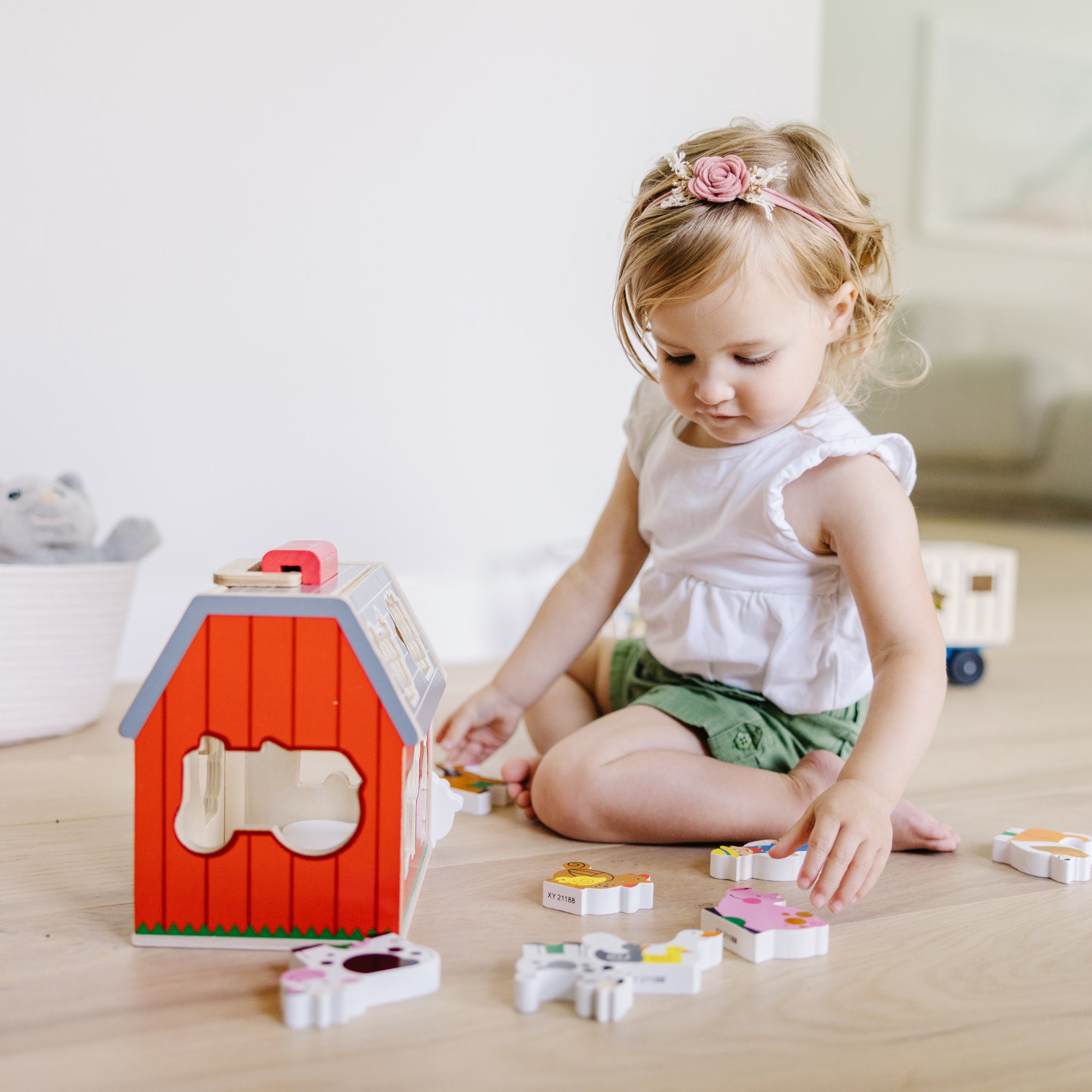 Melissa & Doug Take-Along Sorting Barn (Copy) - Image 6