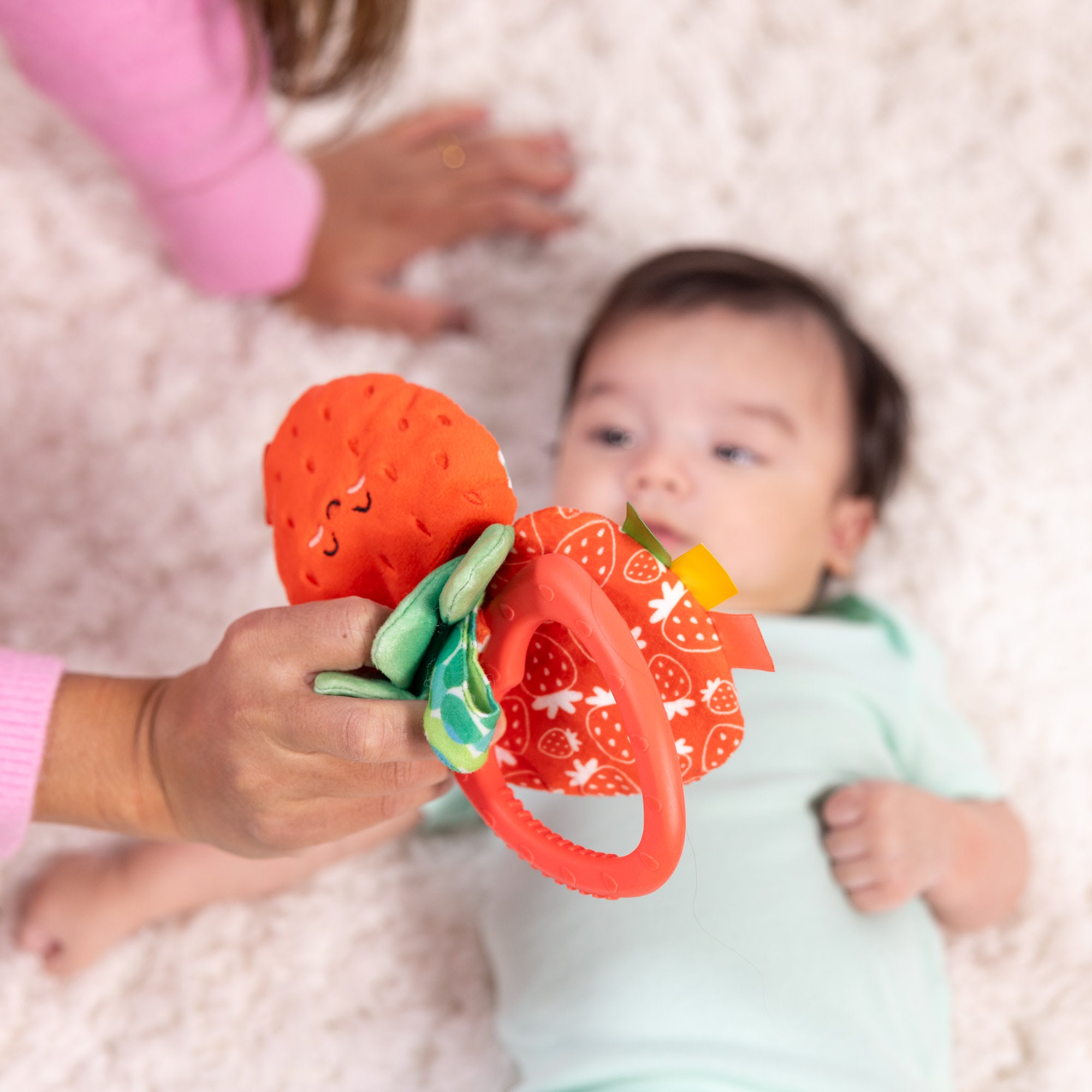 Melissa & Doug Peek-a-Boo Berry Take-Along Toy - Image 3