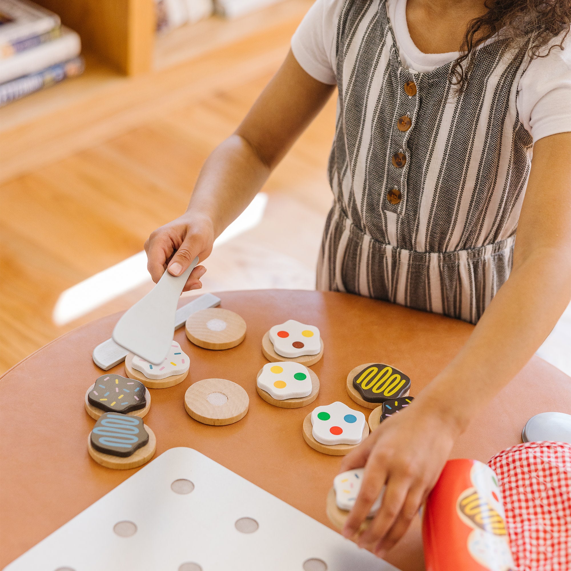 Melissa & Doug Slice & Bake Cookie Set - Wooden Play Food - Image 6