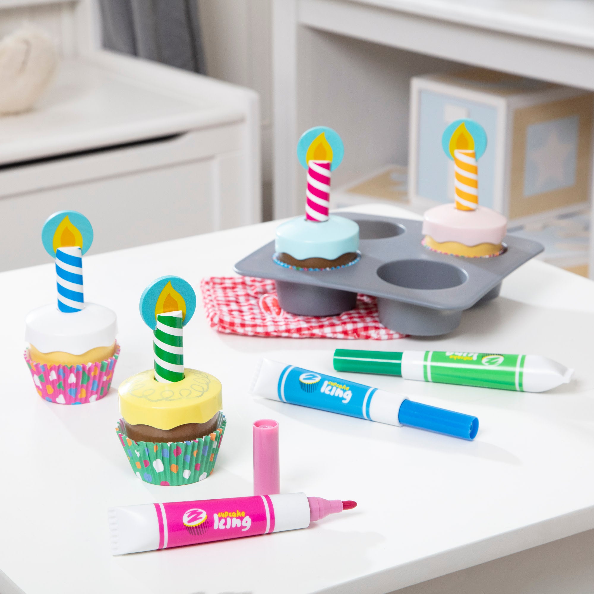 Melissa & Doug Bake & Decorate Wooden Cupcake Play Set - Image 9