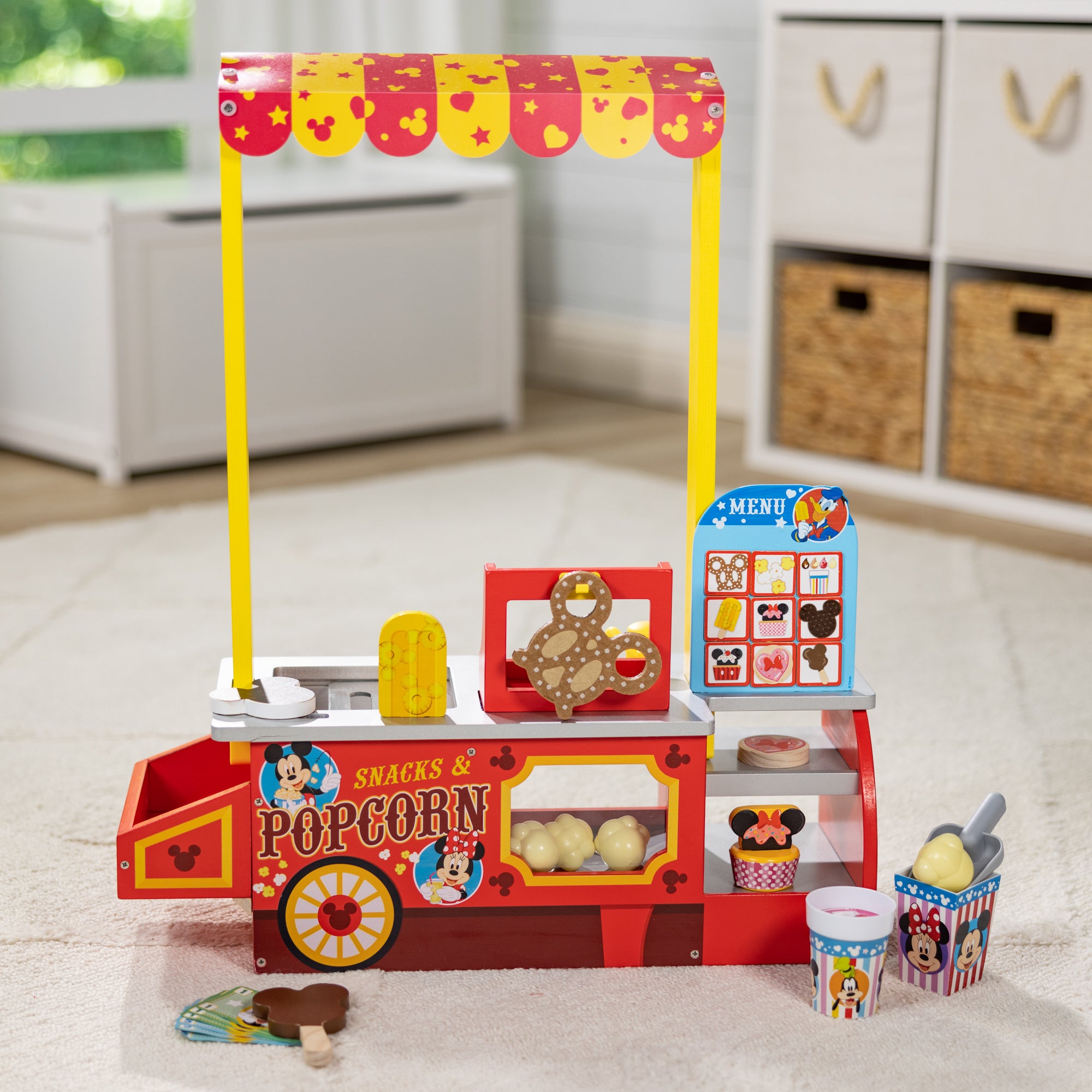 Melissa & Doug Disney Snacks & Popcorn Wooden Food Counter - Image 9