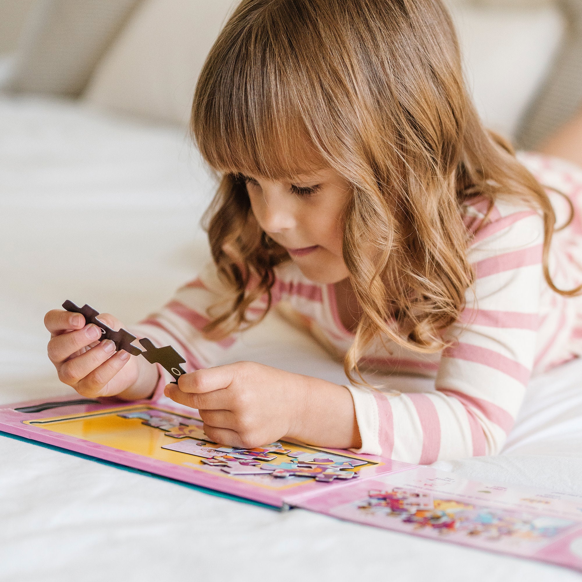 Melissa & Doug Take-Along Magnetic Jigsaw Puzzles ?C Princesses - Image 5