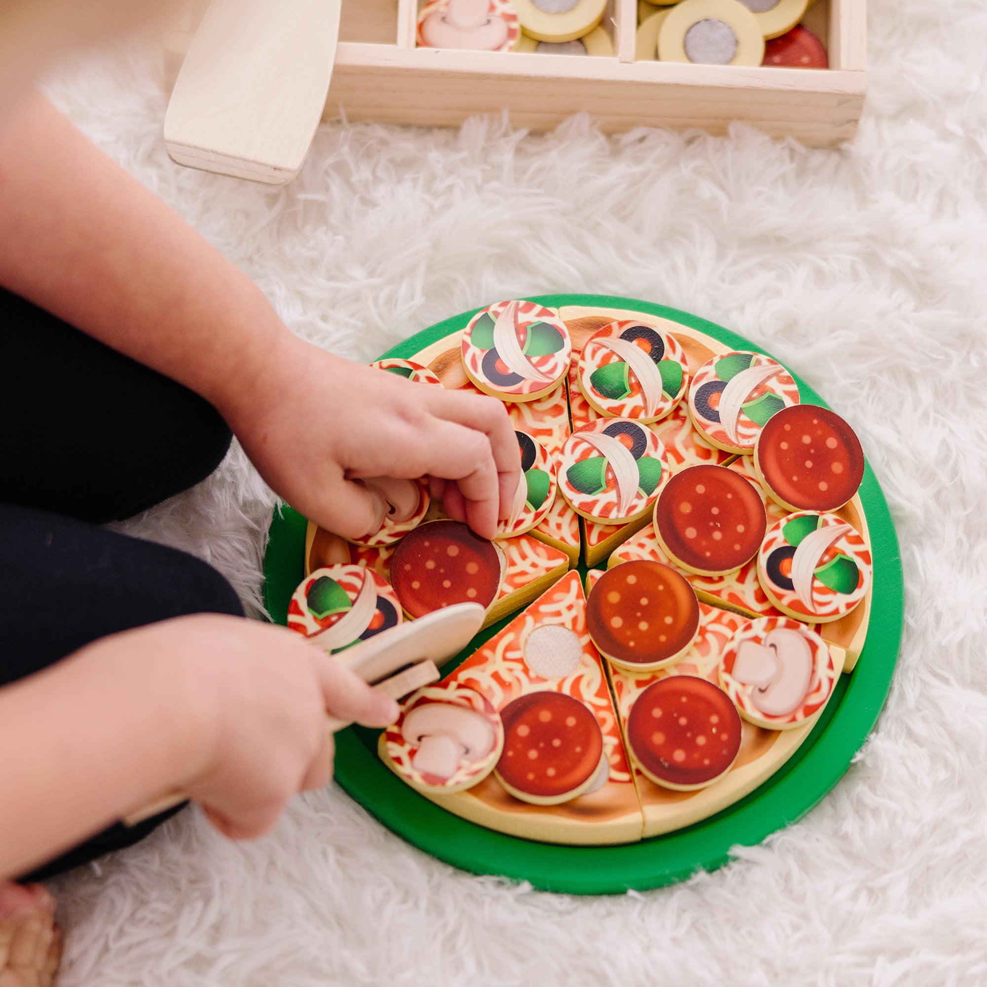 Melissa & Doug Wooden Pizza Party Play Set - Image 7